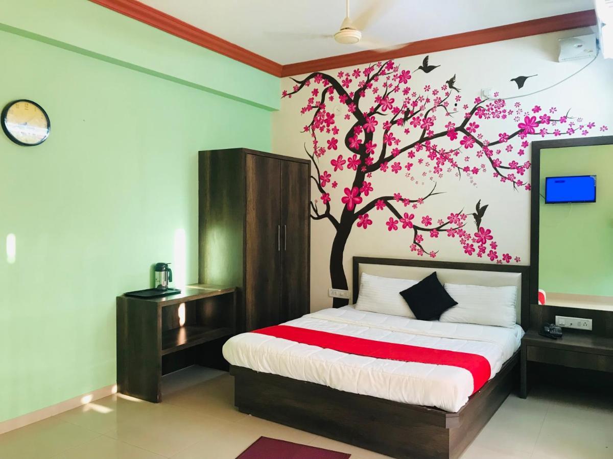 Staymaker Prakash International Gonikoppal Buitenkant foto