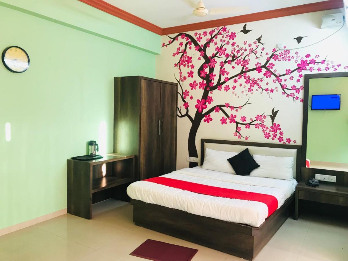 Staymaker Prakash International Gonikoppal Buitenkant foto