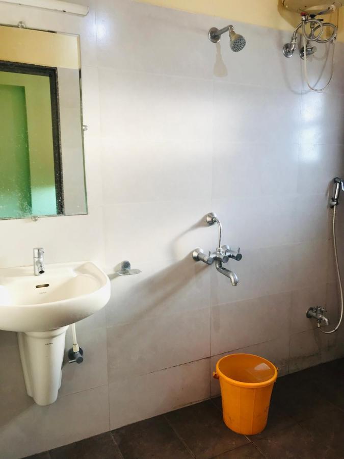 Staymaker Prakash International Gonikoppal Buitenkant foto