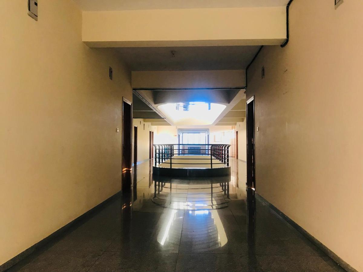 Staymaker Prakash International Gonikoppal Buitenkant foto